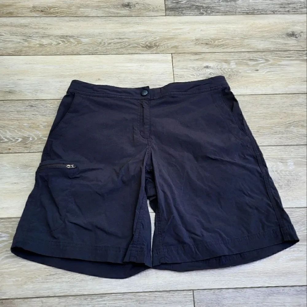 LL bean cargo burmuda hiking shorts size med.